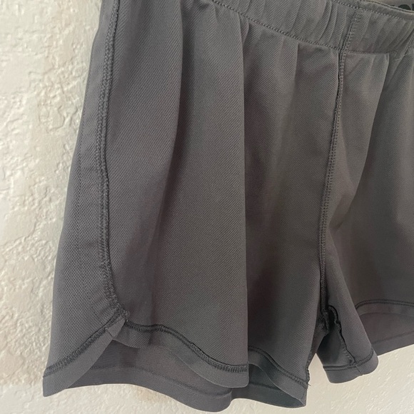 Under Armour Workout Shorts - Picture 2 of 6
